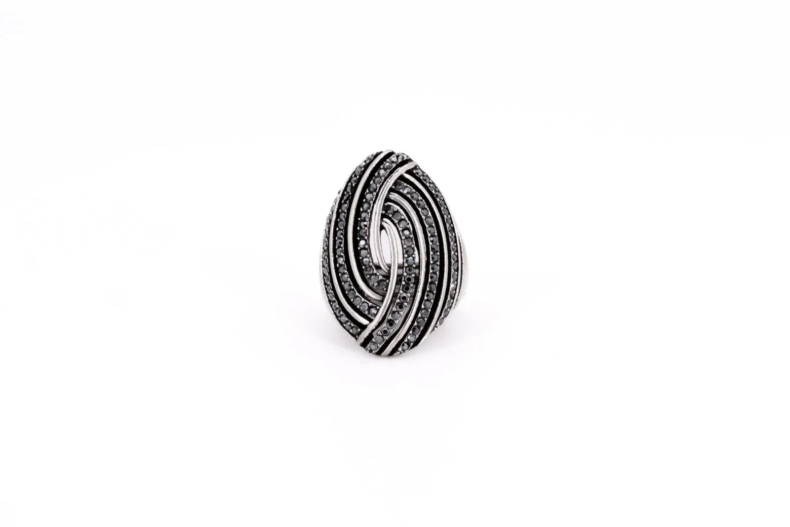 Anello ovale cristalli